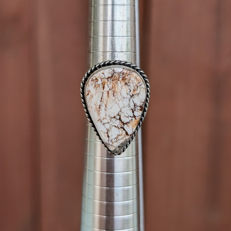 White Marbled Boho Statement Ring Teardrop Silver Vintage Groovy Southwest 8.75
