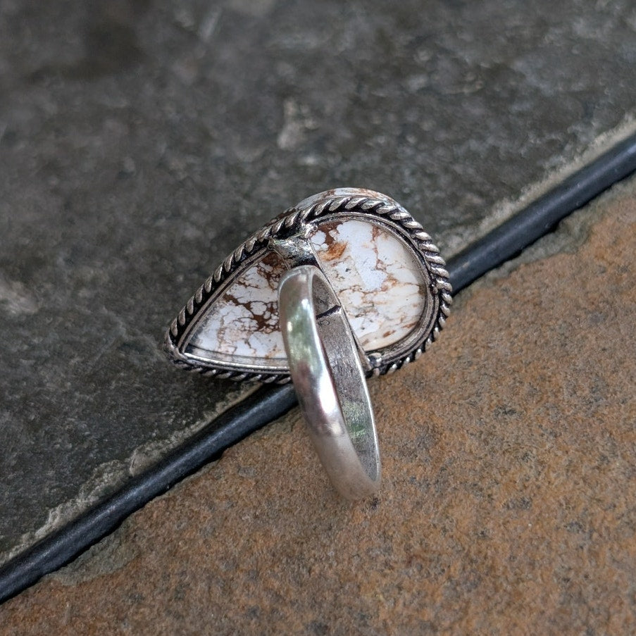 White Marbled Boho Statement Ring Teardrop Silver Vintage Groovy Southwest 8.75