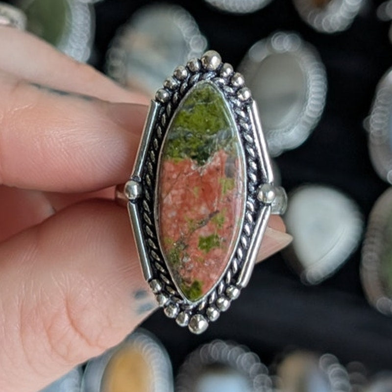 Earthy Green Pink Natural Stone Ring Boho Chic Sterling Silver Vintage Size 8.5