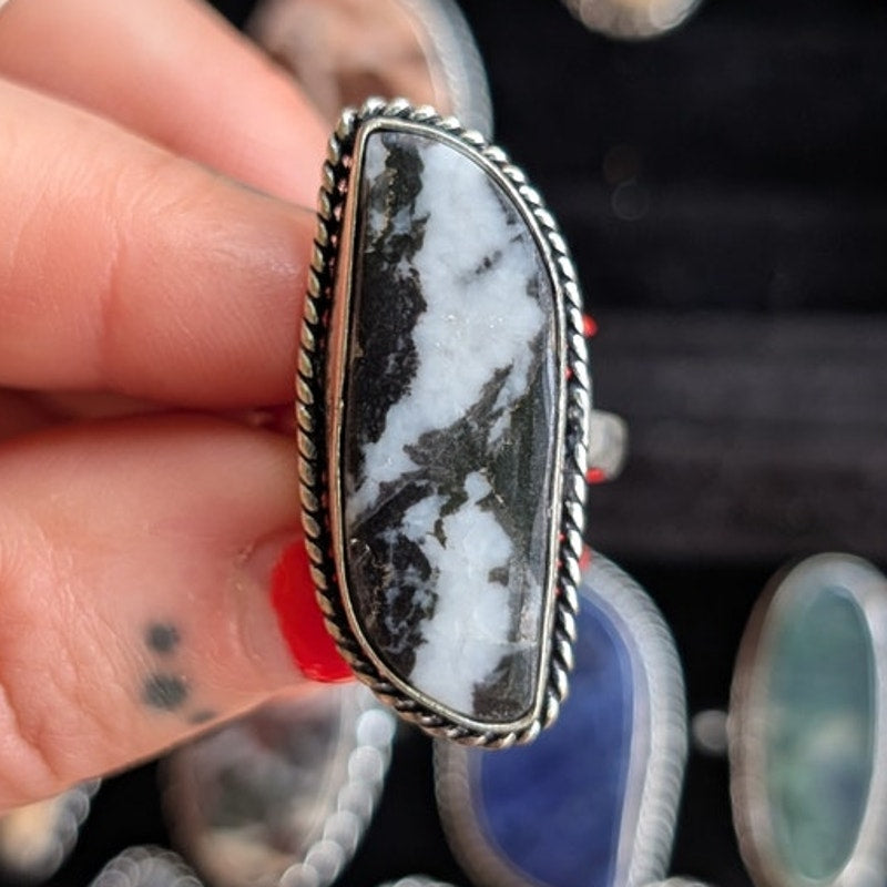 Vintage Silver Chunky Statement Ring Sz 8.75 Black White Moody Groovy Southwest