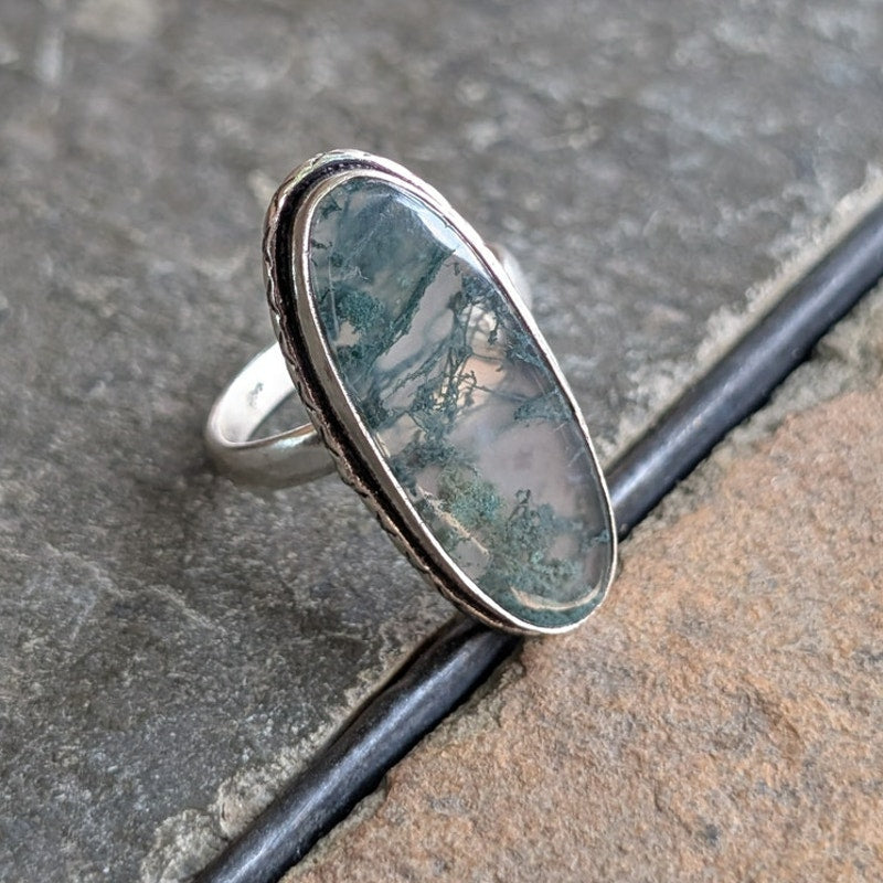 Green Moss Agate Boho Statement Ring Oval Silver Vintage Groovy Southwest 7.75
