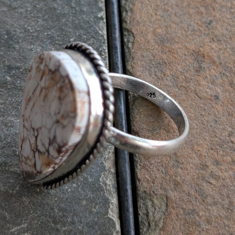 White Marbled Boho Statement Ring Teardrop Silver Vintage Groovy Southwest 8.75
