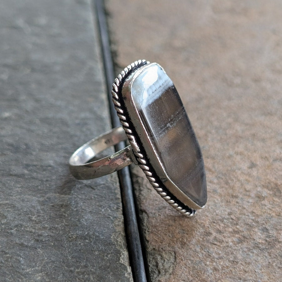 Gray Stone Boho Statement Ring Banded Silver Sz 7.75 Vintage Teardrop Coffin