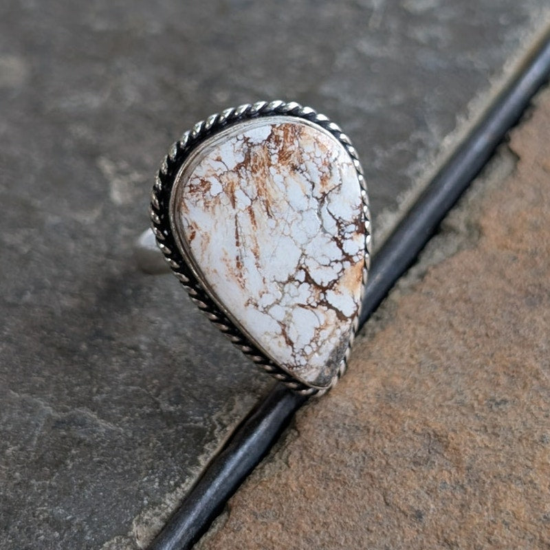 White Marbled Boho Statement Ring Teardrop Silver Vintage Groovy Southwest 8.75