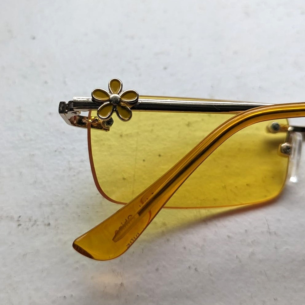 Y2K Retro 70s Yellow Daisy Festival Sunglasses Floral Groovy Gold Sunnies Shades