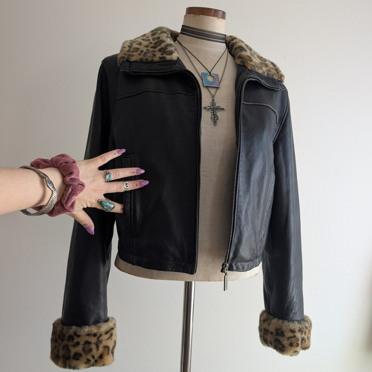Y2K Vintage Black Leather Biker Jacket Faux Fur Coat Crop Cheetah Print Medium
