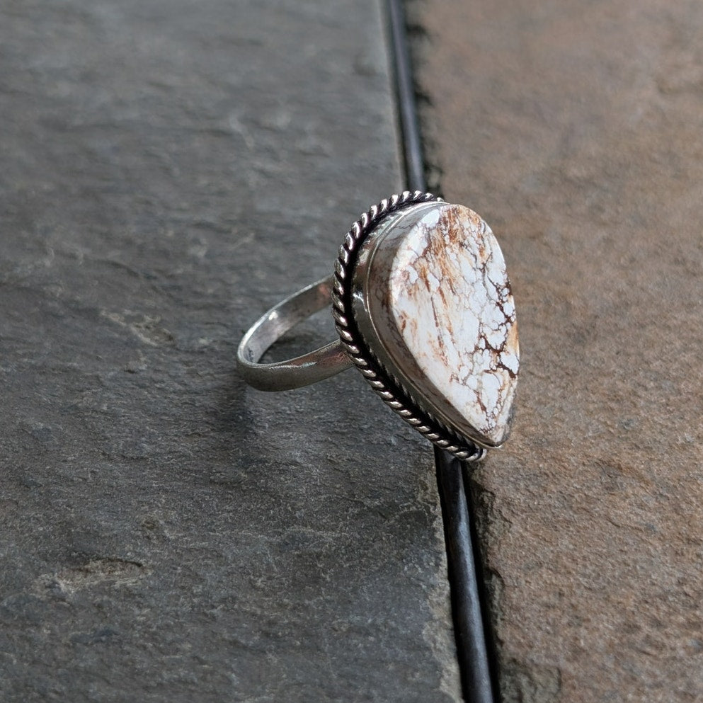 White Marbled Boho Statement Ring Teardrop Silver Vintage Groovy Southwest 8.75
