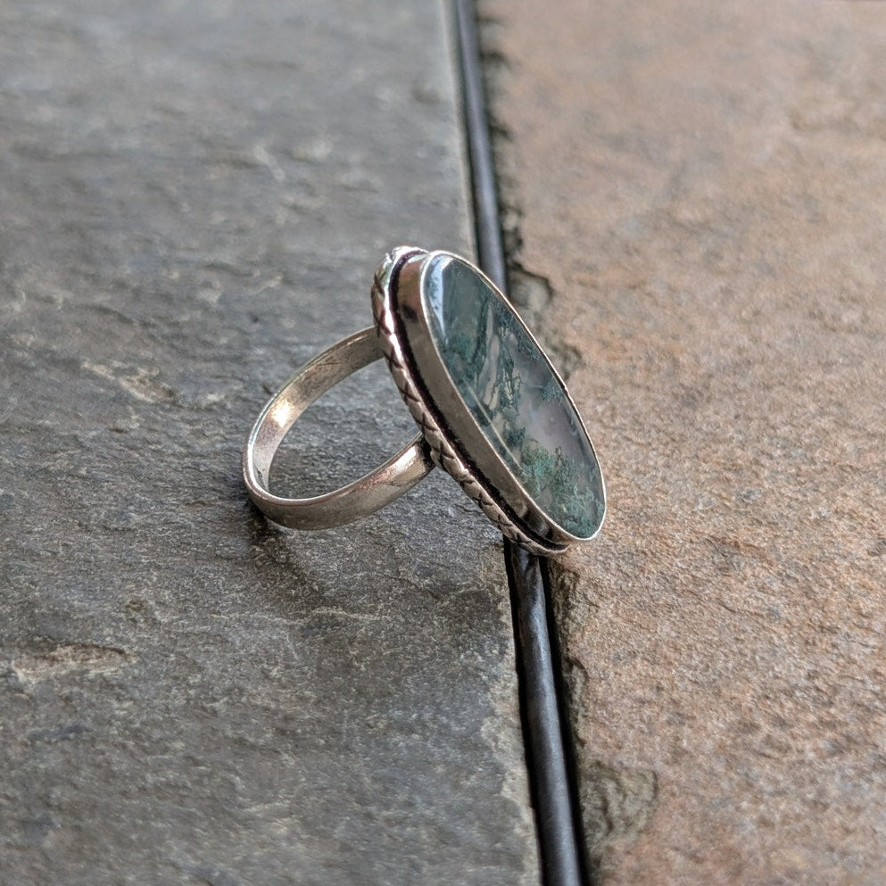 Green Moss Agate Boho Statement Ring Oval Silver Vintage Groovy Southwest 7.75