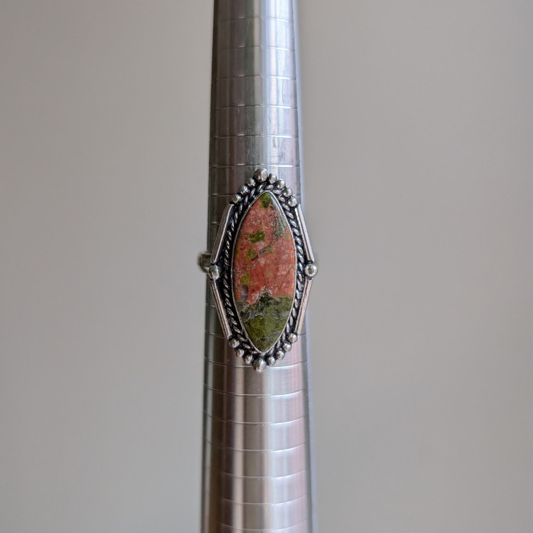 Earthy Green Pink Natural Stone Ring Boho Chic Sterling Silver Vintage Size 8.5