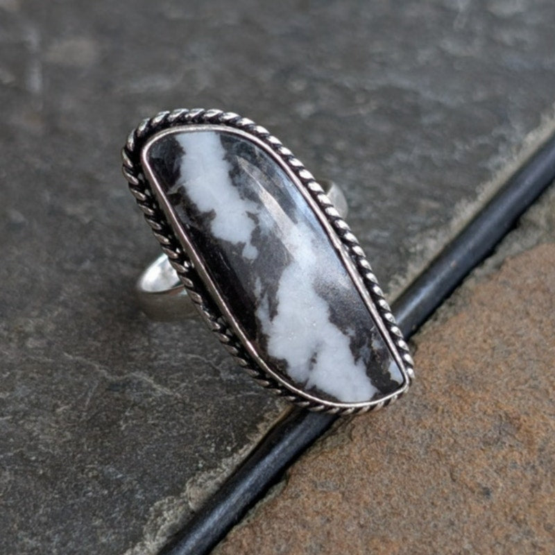 Vintage Silver Chunky Statement Ring Sz 8.75 Black White Moody Groovy Southwest