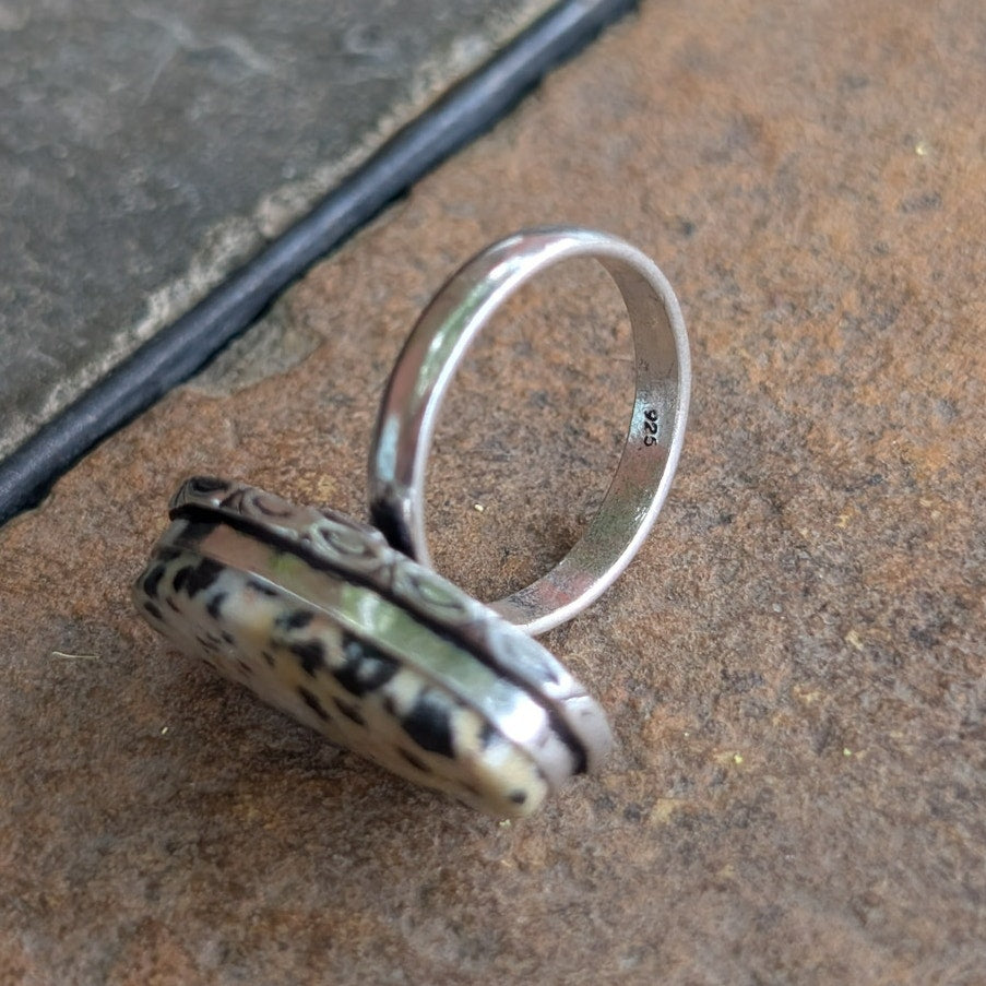 Cream Spotted Boho Statement Ring Sterling Silver Vintage Southwest Oval Size 8