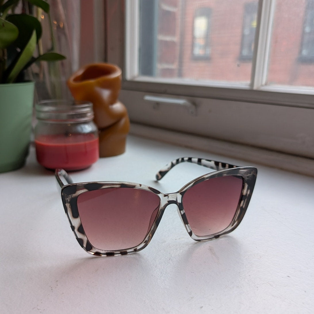 Retro Black Tortoishell Cat Eye Sunglasses 70s Festival Zebra Sunnies Shades