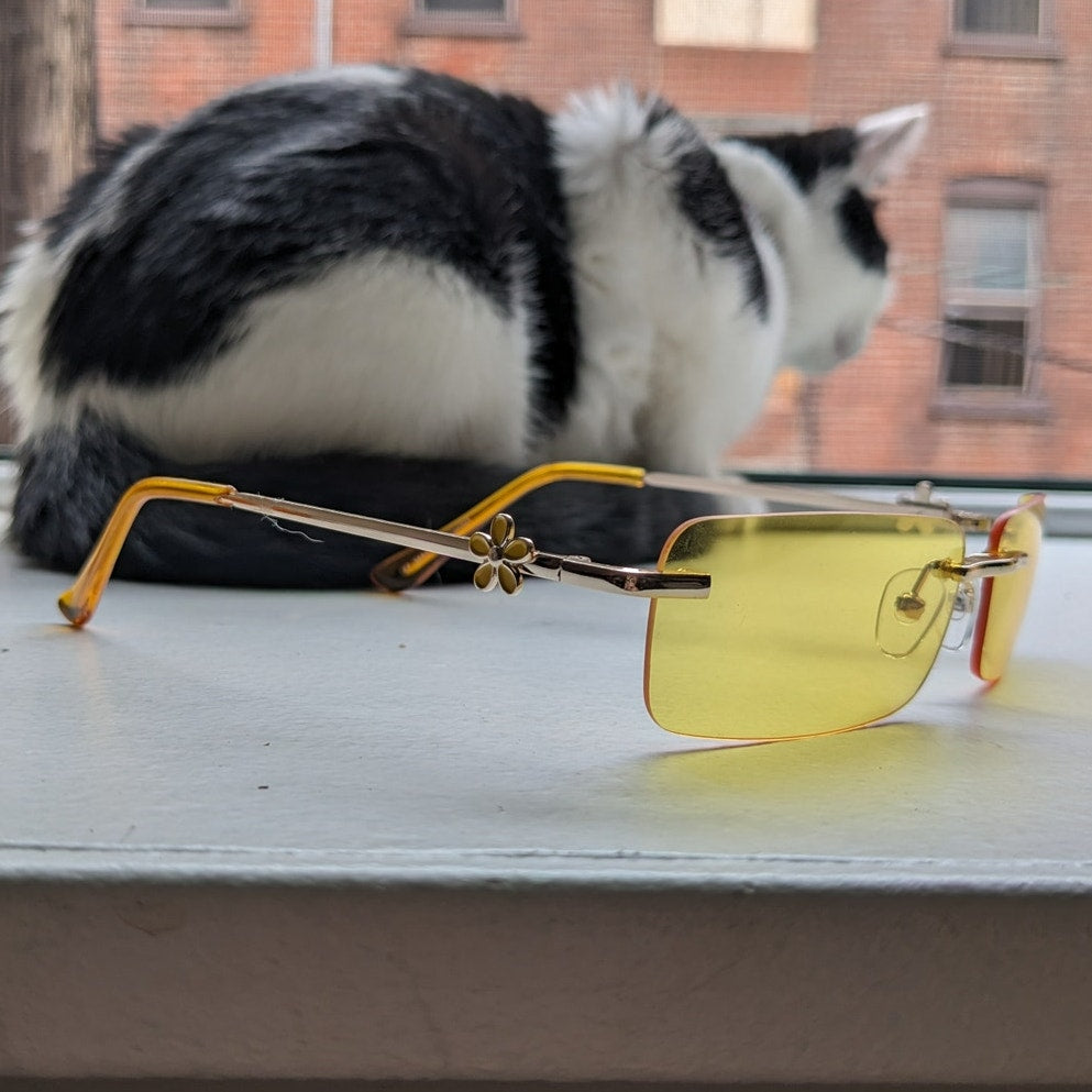 Y2K Retro 70s Yellow Daisy Festival Sunglasses Floral Groovy Gold Sunnies Shades