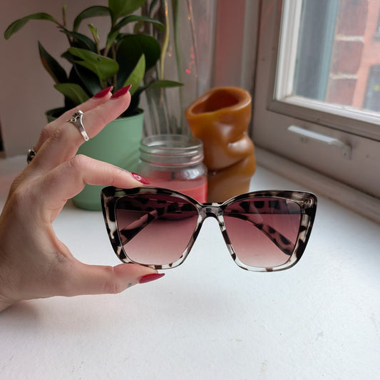 Retro Black Tortoishell Cat Eye Sunglasses 70s Festival Zebra Sunnies Shades