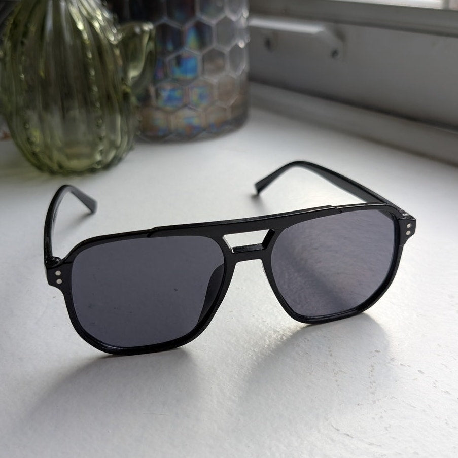Retro Black Aviator Minimalist Festival Sunglasses Chic Tinted Sunnies Shades
