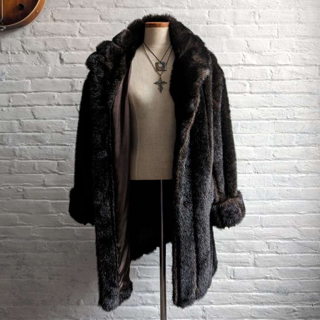 Retro Mob Wife Chic Vegan Fur Coat Minimalist Goth Penny Lane Furry Fuzzy Jacket