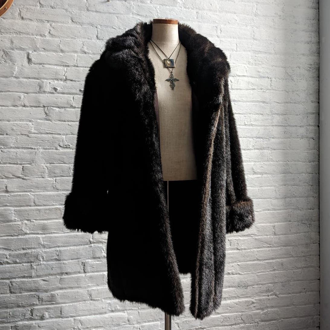 Retro Mob Wife Chic Vegan Fur Coat Minimalist Goth Penny Lane Furry Fuzzy Jacket