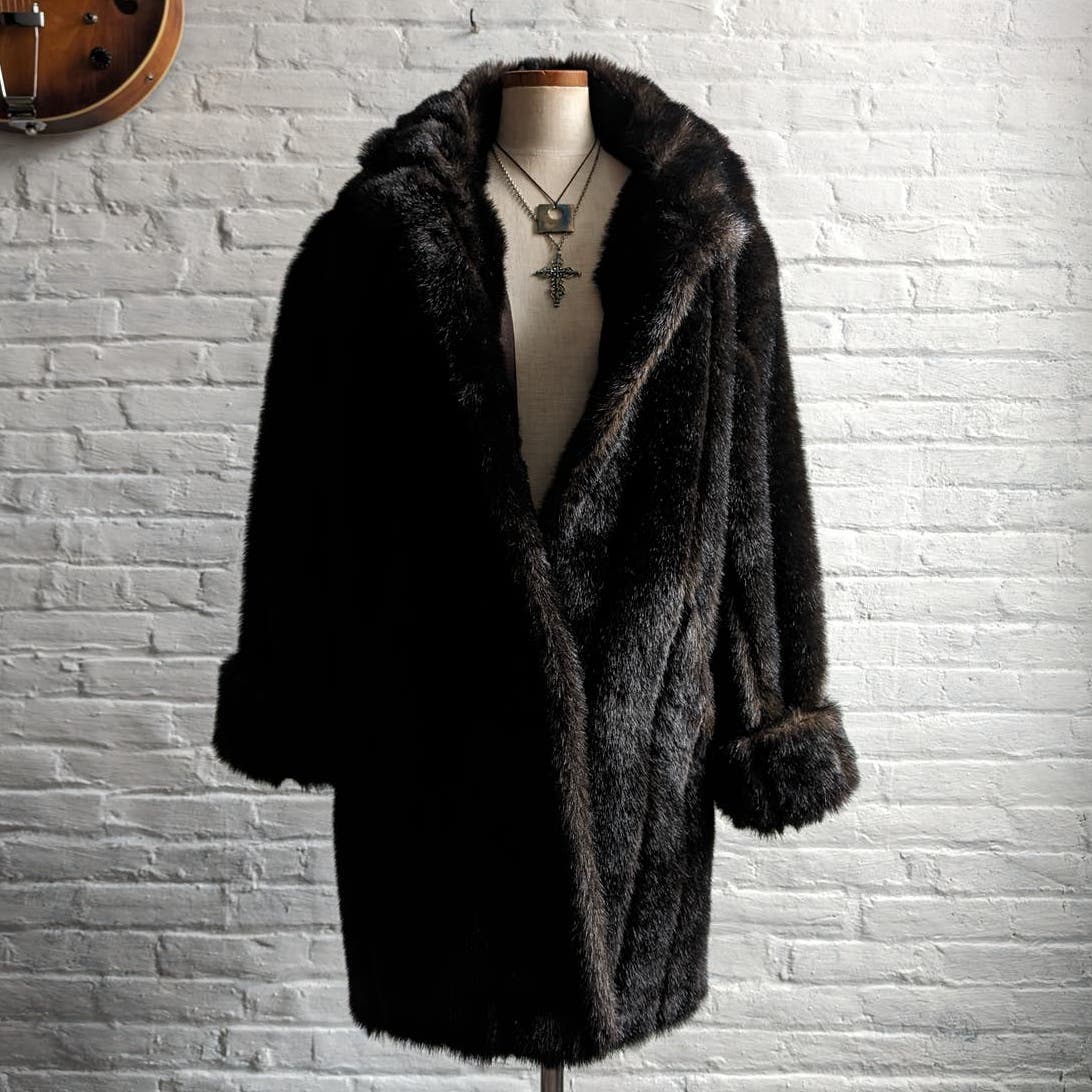 Retro Mob Wife Chic Vegan Fur Coat Minimalist Goth Penny Lane Furry Fuzzy Jacket
